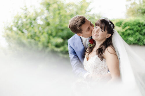 Braut und Braeutigam am Hochzeitstag - Fotoshooting am Hallwilersee